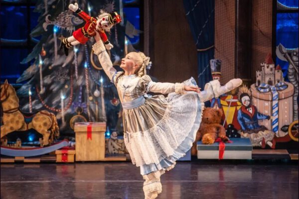 Salt Creek Ballet To Perform Nutcracker At College Of DuPage's McAninch Arts Center in Glen EllynThe MAC welcomes back Salt Creek Ballet with a roster of guest artists to perform the holiday tradition: Tchaikovsky’s The Nutcracker.